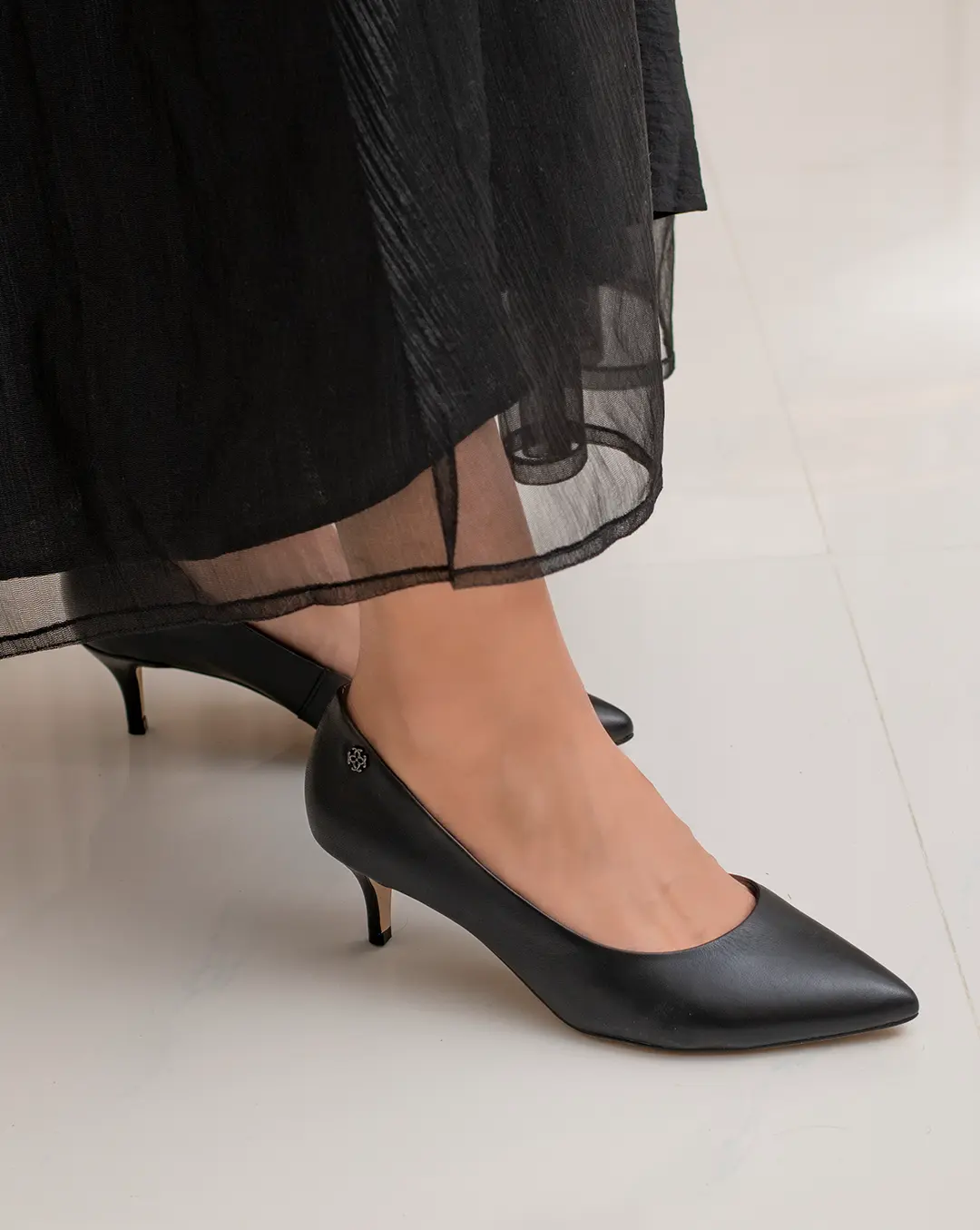 Chic Classic Pumps with Chic Ornament